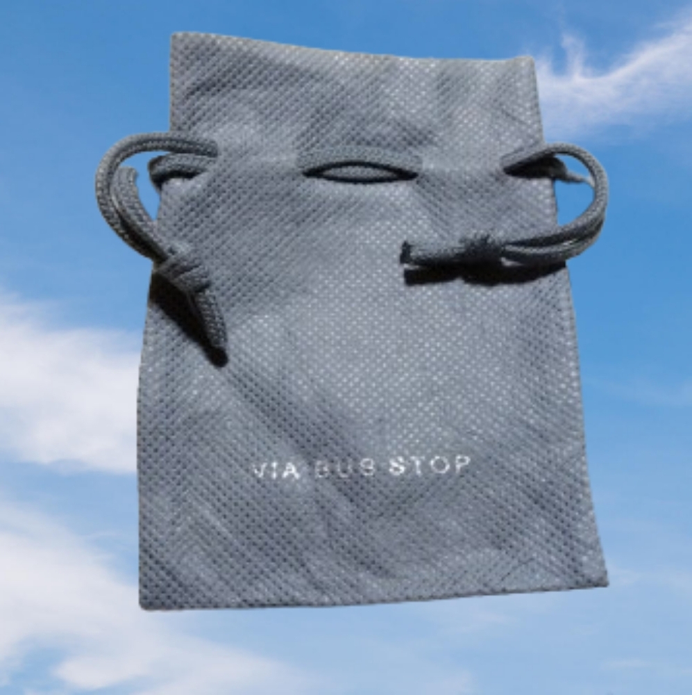 🎄10/$20.   Via Bus Stop Gray Jewelry Pouch